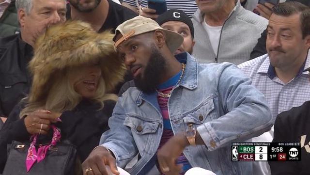 6686首页-2018年加盟湖人后首回骑士看球 詹皇现身引爆克城